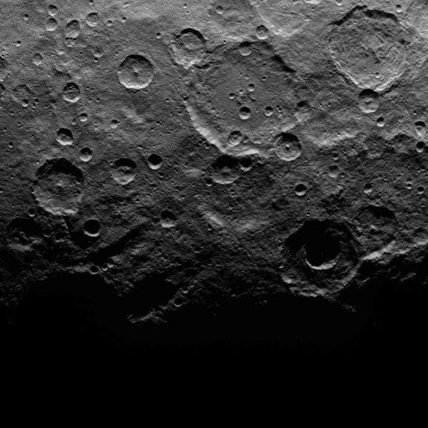 File:PIA19588-Ceres-DwarfPlanet-Dawn-2ndMappingOrbit-image20-20150622.jpg