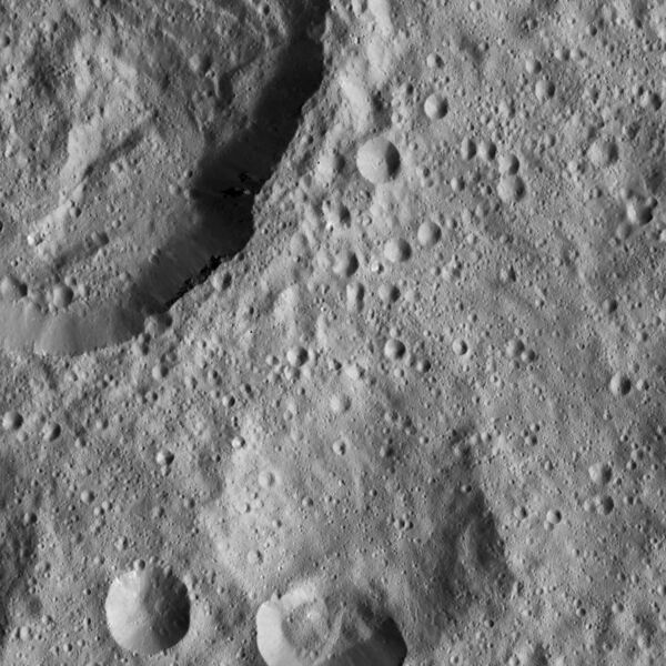 File:PIA20577-Ceres-DwarfPlanet-Dawn-4thMapOrbit-LAMO-image82-20160320.jpg