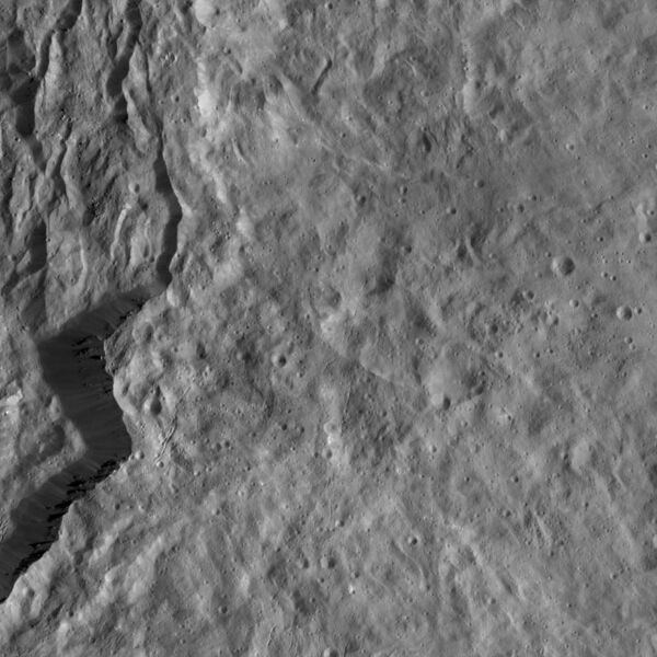 File:PIA20818-Ceres-DwarfPlanet-Dawn-4thMapOrbit-LAMO-image118-20160418.jpg