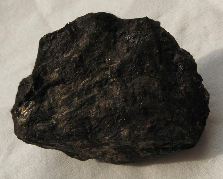 File:Putoranite, Talnakhite - Mineralogisches Museum Bonn3.jpg