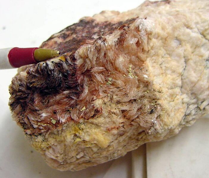File:Alunite - USGS Mineral Specimens 015.jpg