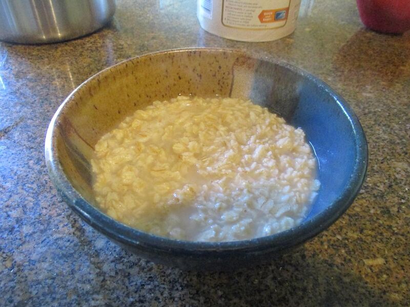 File:Cooked oatmeal in bowl (low angle).jpg
