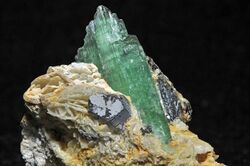 Hiddenite, cleavelandite, quartz 1.jpeg