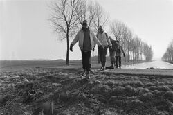 Klunen tijdens tocht in Noord-Holland nabij Edam, Bestanddeelnr 933-5658.jpg