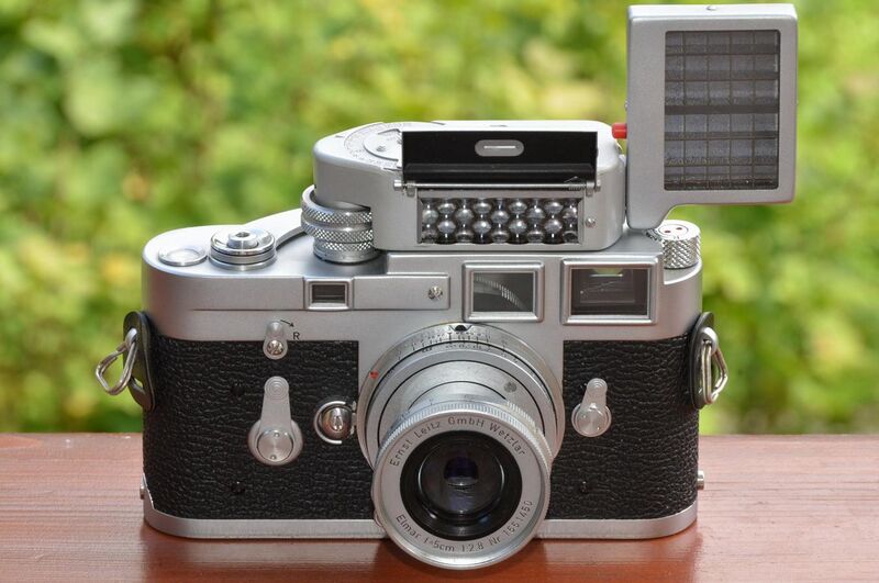File:Leica M3 chrome Singlestroke with Leica-Meter M und Elmar f=5cm 2,8 M39.jpg