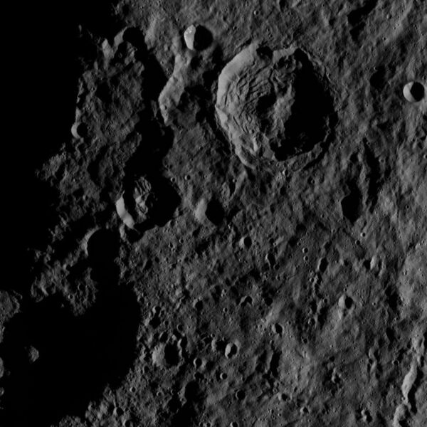 File:PIA19900-Ceres-DwarfPlanet-Dawn-3rdMapOrbit-HAMO-image22-20150827.jpg