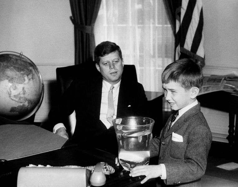File:President John F. Kennedy with Robert F. Kennedy, Jr. (03).jpg