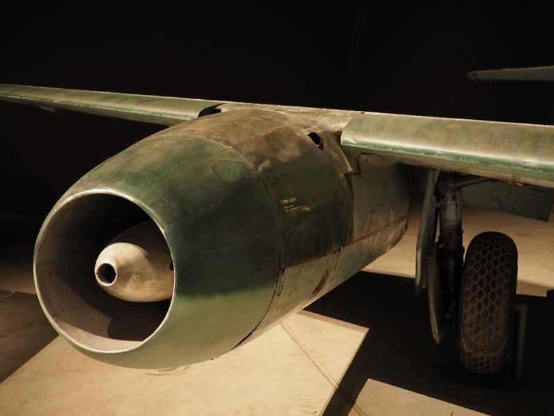 File:Starboard Junkers Jumo 004 engine of the Me 262 at the Australian War Memorial May 2015.jpg