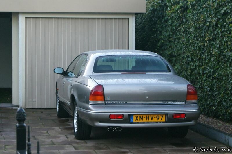 File:1999 Chrysler New Yorker 3.5 V6 24V (11712976696).jpg