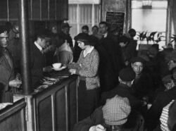 Agence Mondial 1932 - Soupe populaire offerte aux chômeurs en 1932 2.jpg