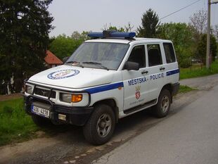 Jílové u Prahy, vůz městské policie.jpg