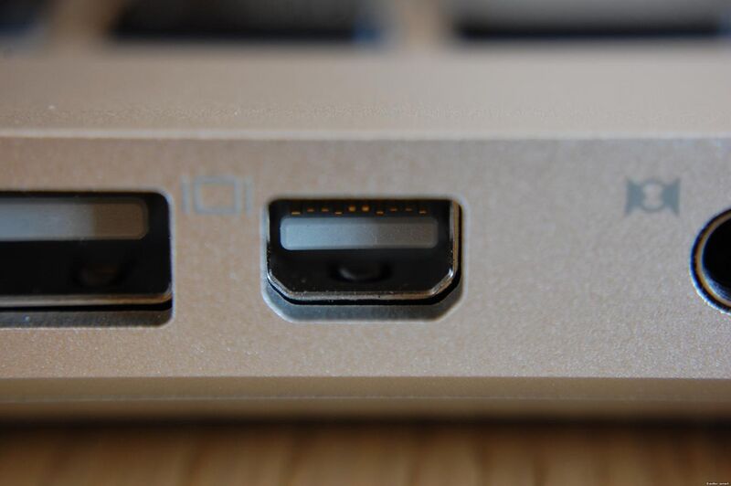 File:Mini DisplayPort on Apple MacBook.jpg