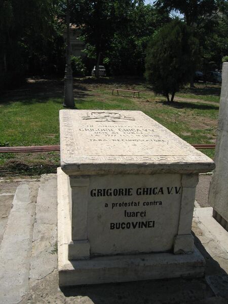 File:Monumentul lui Grigore Ghica III din Iaşi7.jpg
