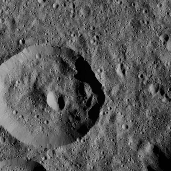 File:PIA20315-Ceres-DwarfPlanet-Dawn-4thMapOrbit-LAMO-image25-20160106.jpg