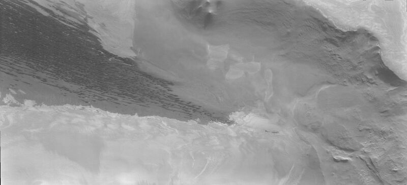 File:Polar cap scarp in Abalos Undae THEMIS IOTD 20160511.jpg