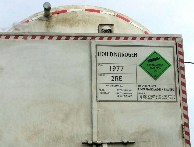 File:A cylinder container, containing liquid nitrogen.jpg