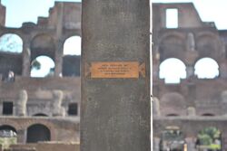 Cruz del Jubileo 2000 en el Coliseo - detalle.JPG