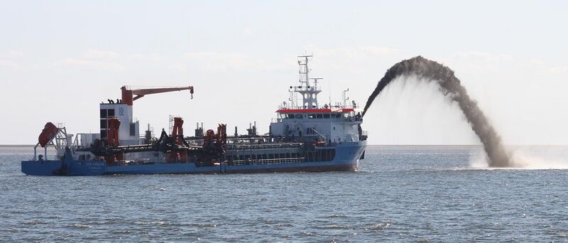 File:Eke Möbius ship dredging near Cuxhaven.jpg