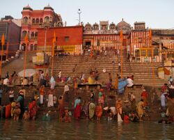 Kedar Ghat in Varanasi.jpg