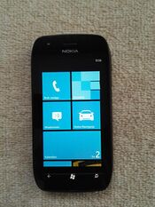 Nokia Lumia 710 front ON.jpg