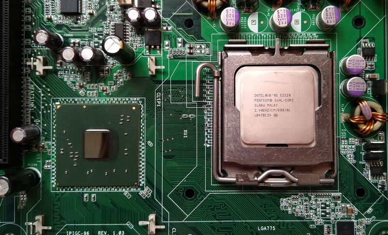 File:Pentium E2220 with Intel i945GC Chipset.jpg