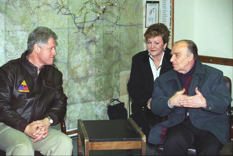 File:President Clinton meeting with Bosnian President Alija Izetbegovic in Tuzla, Bosnia - Flickr - The Central Intelligence Agency.jpg