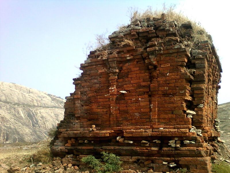 File:Ruined Buddhist Temple on Bodhikonda, Ramatheertham.jpg