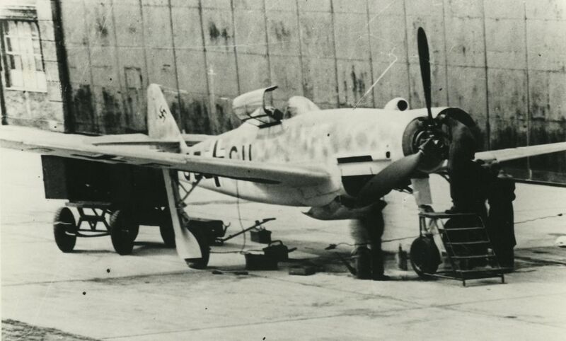File:Een prototype van de Messerschmitt Me 309 met verwijderde propellerdop 2157 001-050.jpg