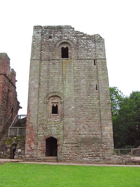 File:Goodrich Castle keep1.jpg