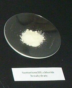 Samarium(III) chloride hexahydrate.jpg