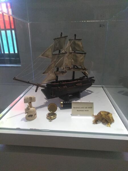 File:Scale down Model of Madagascar ship displayed at Surat castle (fort).jpg