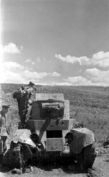 File:Bundesarchiv B 145 Bild-F016199-10, Zerstörter sowjetischer Panzer.jpg