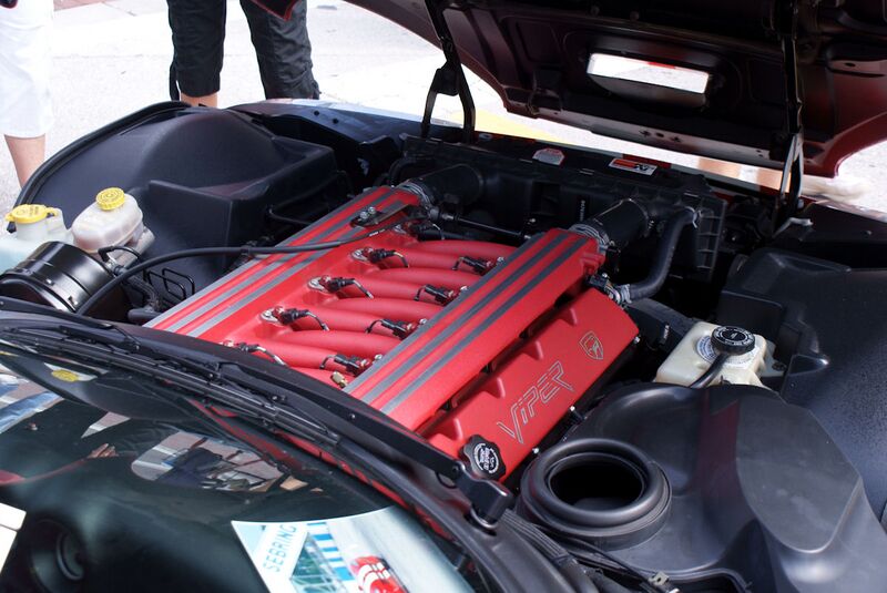 File:Dodge Viper 2002 GTS Engine LakeMirrorClassic 17Oct09 (14413963389).jpg