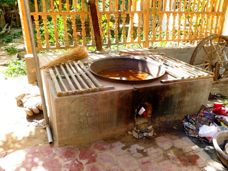 File:Dye in pan on stove. Khotan, Xinjiang.jpg