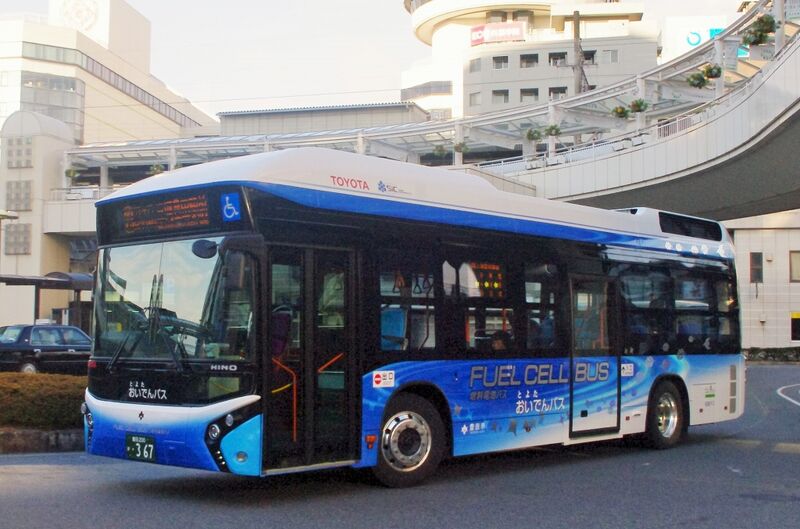 File:新型燃料電池バス.jpg