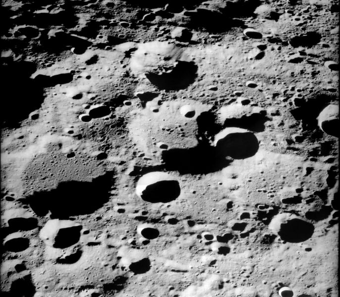 File:Bečvář crater AS16-P-5520.jpg