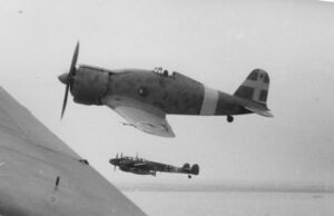 Bundesarchiv Bild 101I-425-0338-16A, Flugzeuge Fiat G.50 und Messerschmitt Me 110.jpg