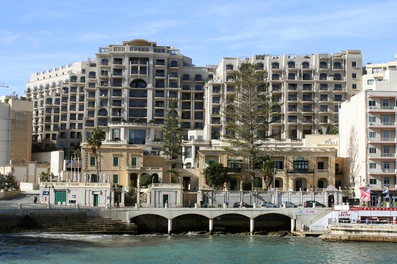 File:Malta-stjulians-hotels-213.jpg