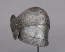 Right Poleyn (Knee Defense) from an Armor of Claude Gouffier (1501–1570) MET LC-1994 390-004.jpg