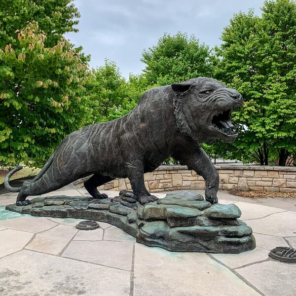 File:Rochester Institute of Technology Bengal Tiger statue.jpg