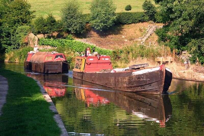 File:Working canal boats.jpg
