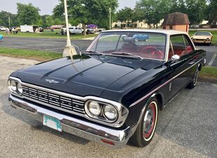 1964 Rambler Ambassador 990 H in black and white with red interior at 2017 AMO meet 01of16.jpg