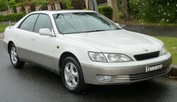 1996-1999 Lexus ES 300 (MCV20R) LXS sedan (2011-10-25) 01a.jpg