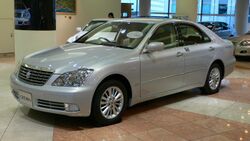 2005 Toyota Crown-Royal 01.jpg