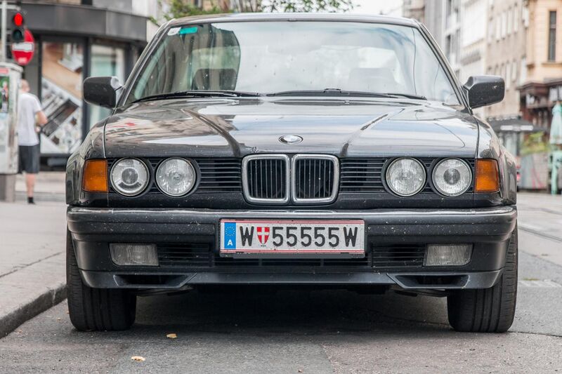 File:BMW E32 16.08.21 JM (4).jpg