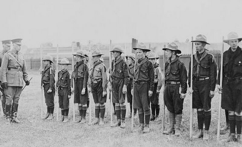 File:Brigadier General E.A.Cruickshank Reviewing Scouts, Calgary 1915.jpg