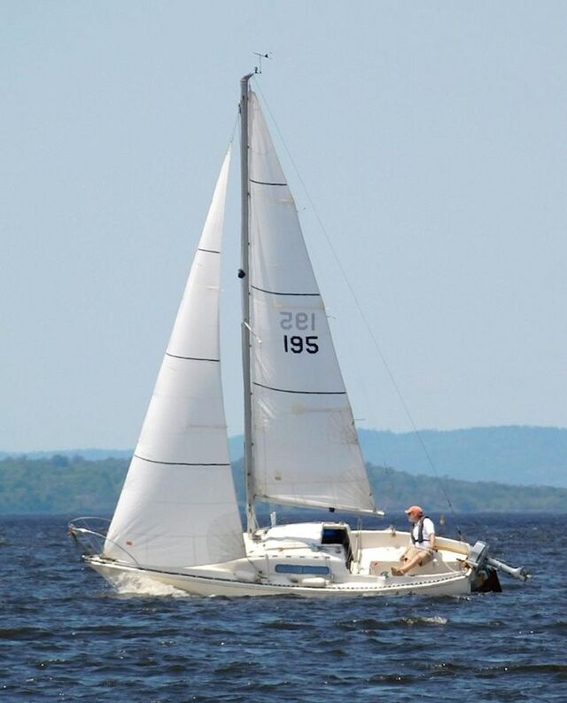 cs 22 sailboat