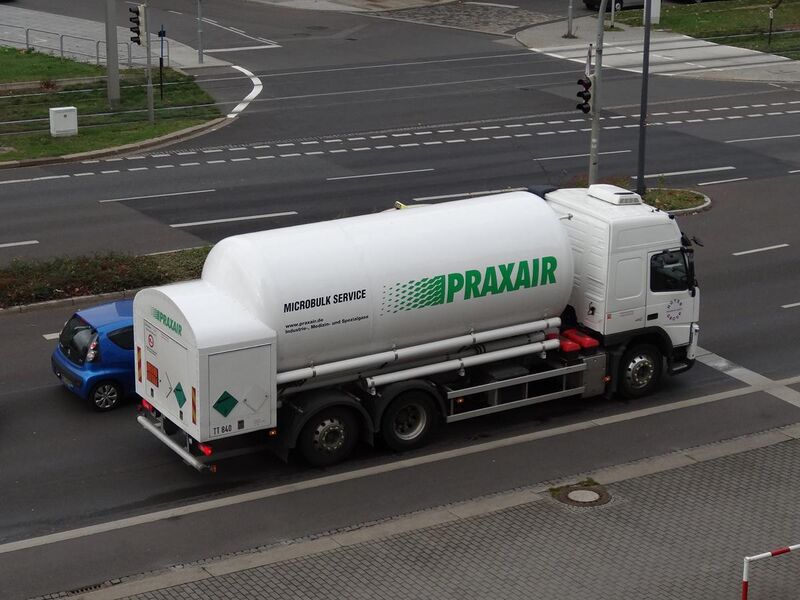 File:Chemical tank truck Dresden.jpg