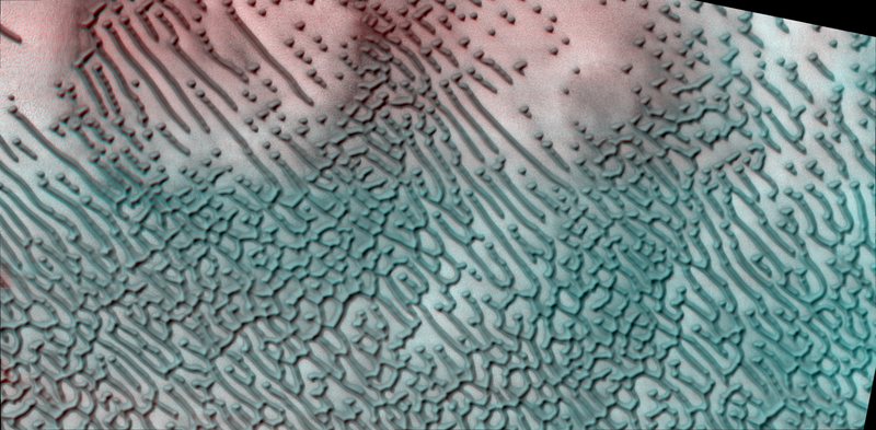 File:ESP 044675 2580 ESP 045334 2580 RED Hagal dune field anaglyphic.png