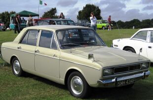 Hillman Hunter with second of the four fronts 1725cc first registered October 1967.JPG